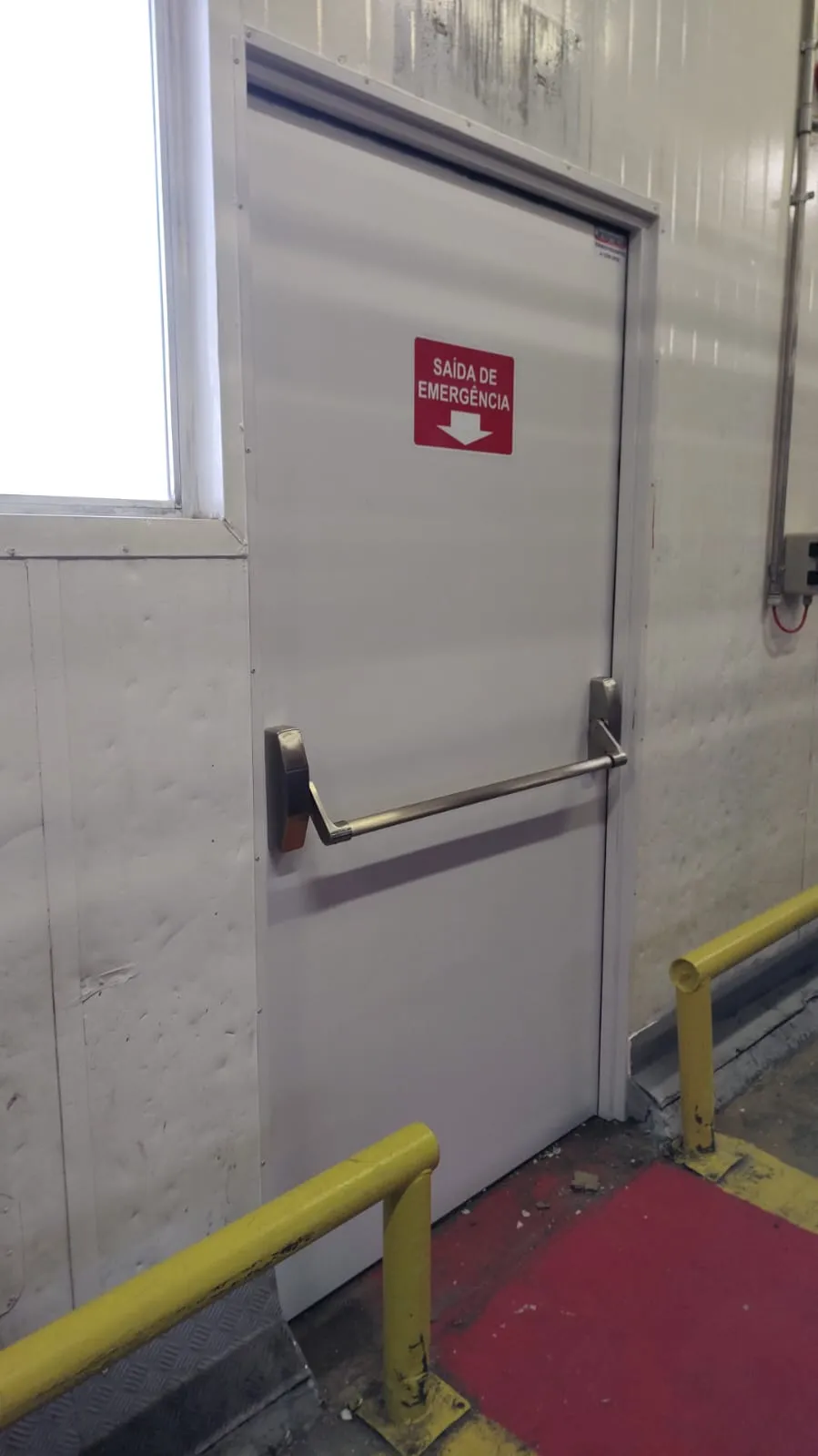 PORTAS DE EMERGÊNCIA
