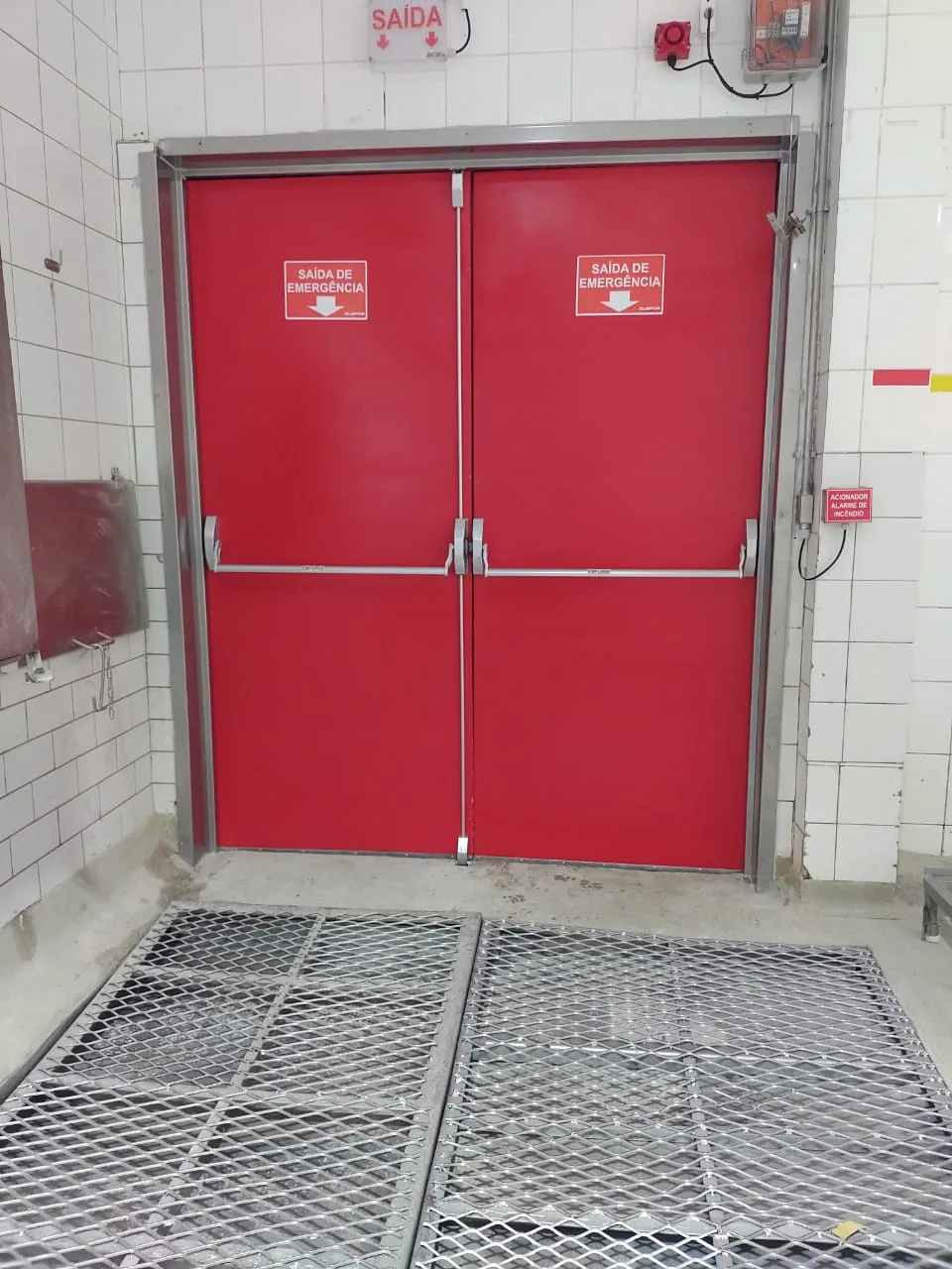 PORTAS DE EMERGÊNCIA